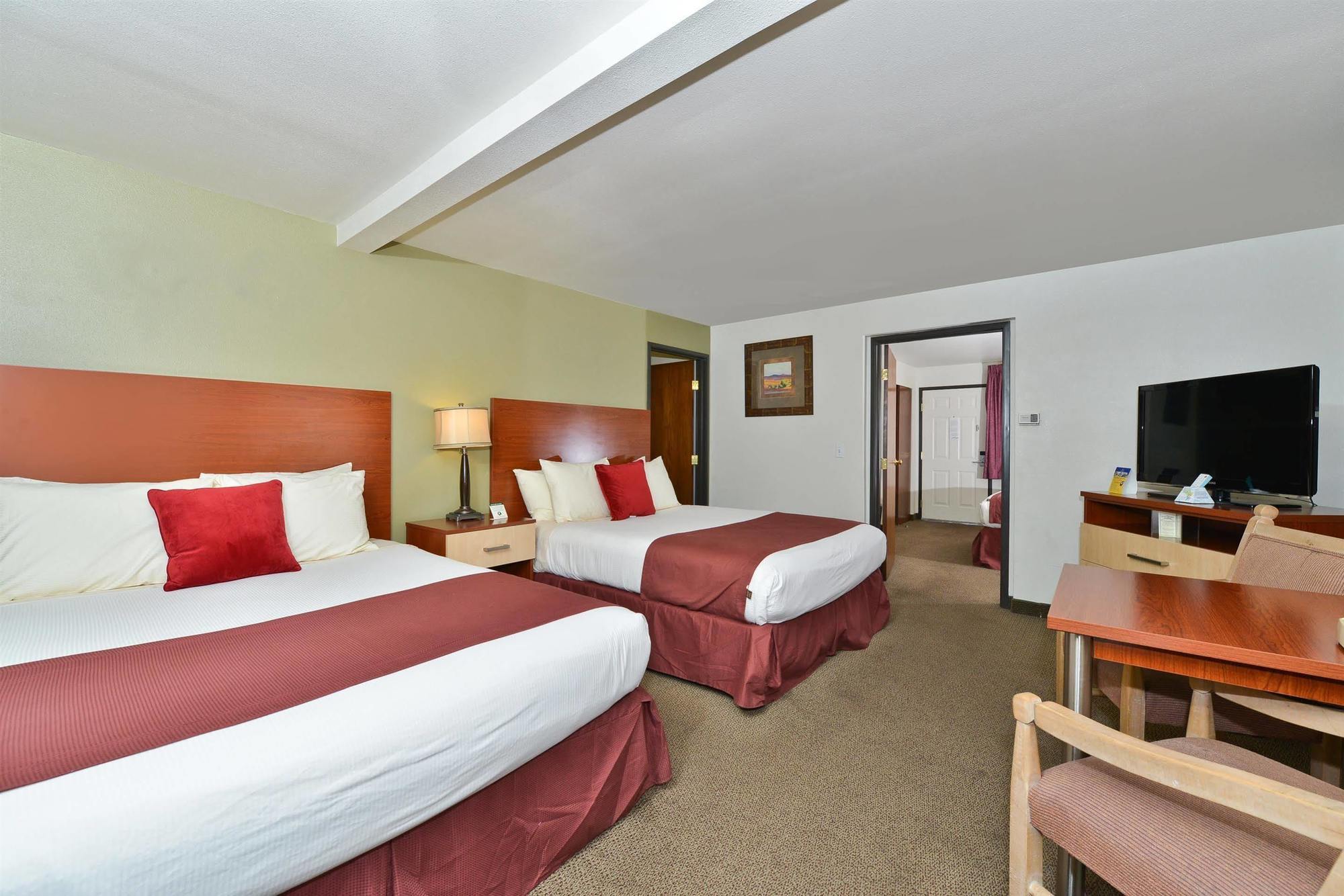 Western Red Hills 3*