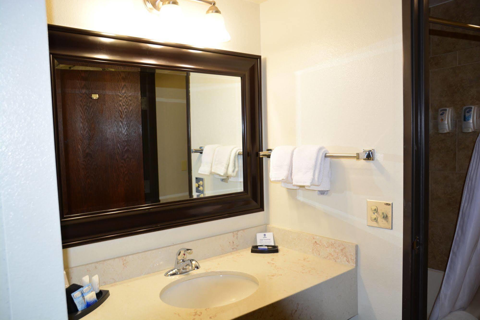 Hotel Western Red Hills