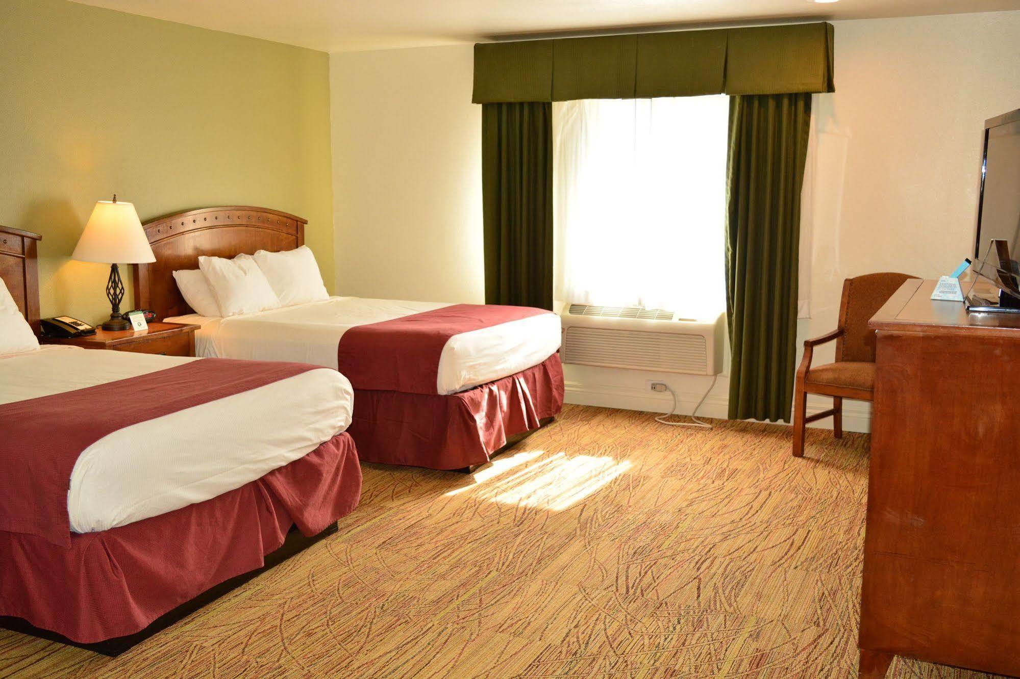 Western Red Hills Hotel